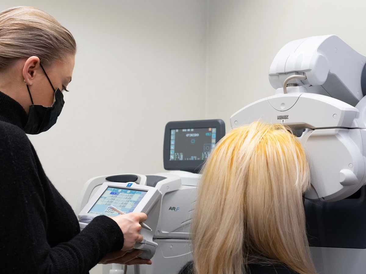 Book a free eye test – KOMONO